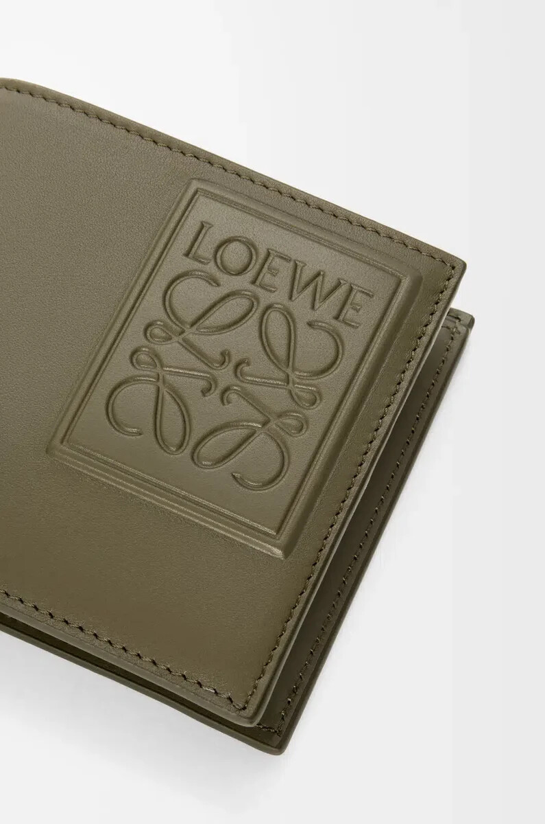 portafoglio portamonete bifold in pelle di vitello satinata verde kaki