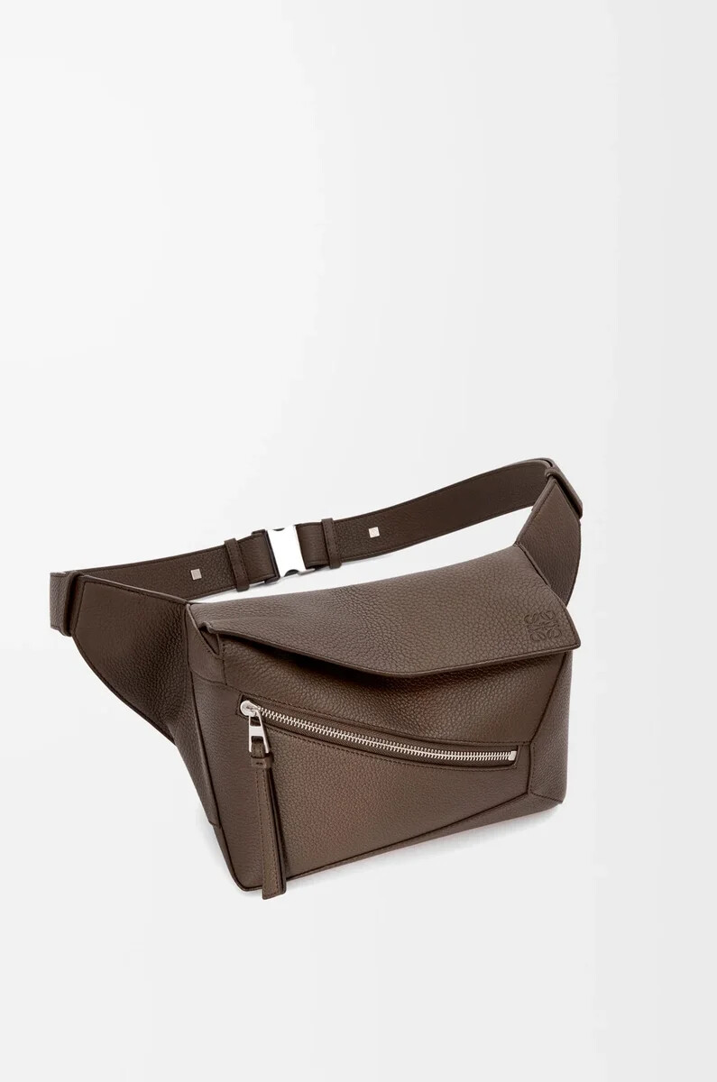 marsupio puzzle piccolo in pelle di vitello grana dark cigar