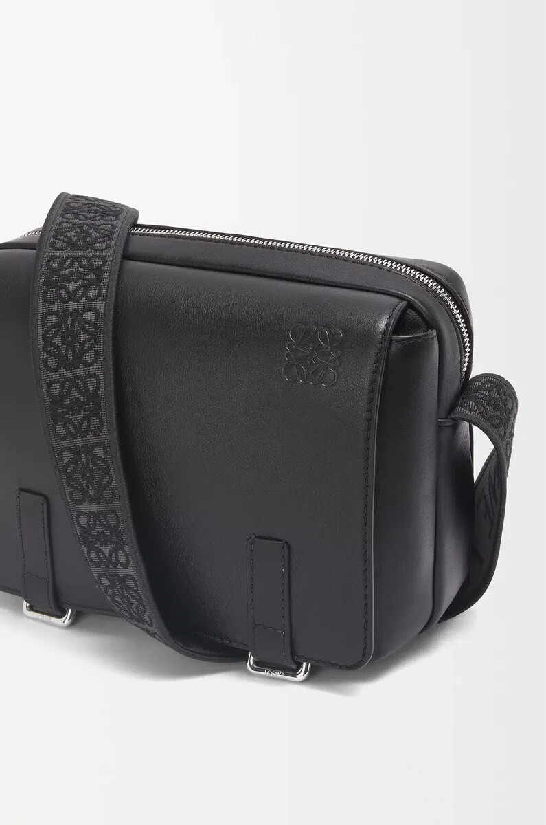 borsa a tracolla militare xs in morbida pelle di vitello liscia e jacquard nero