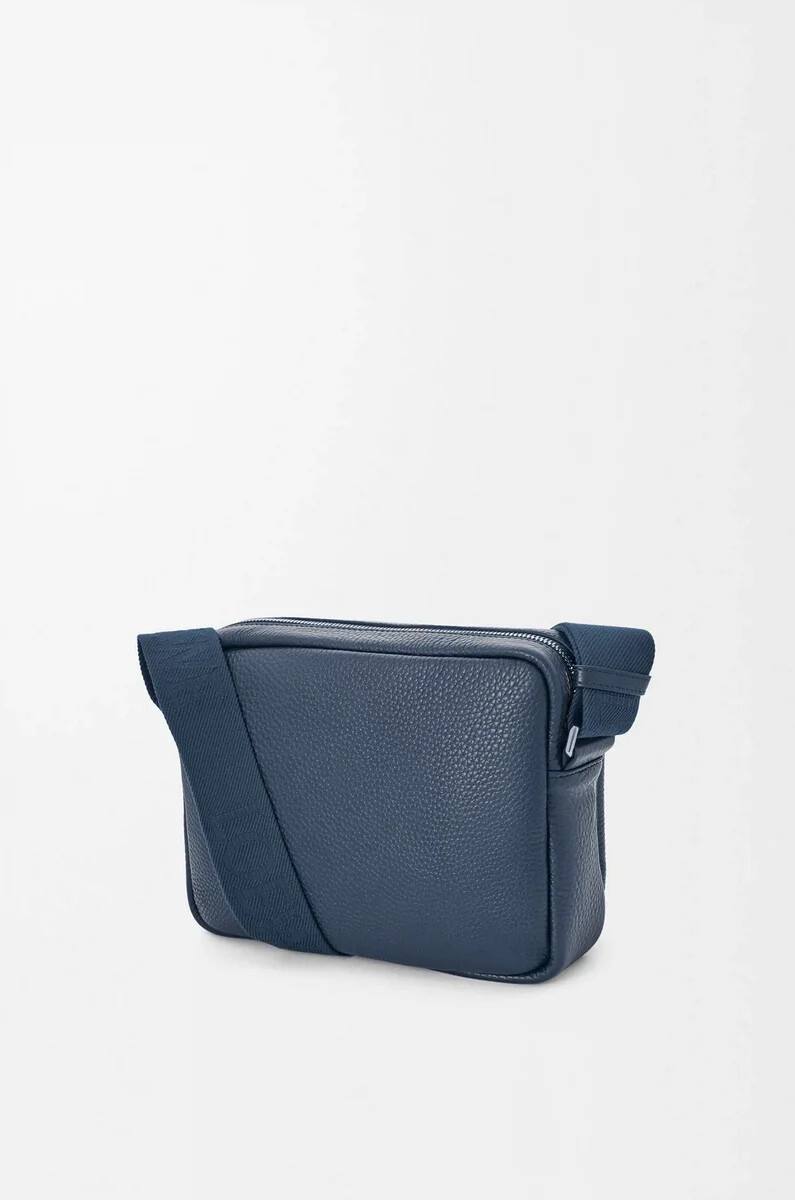 borsa a tracolla media pebble in morbida pelle di vitello grana indigo dye