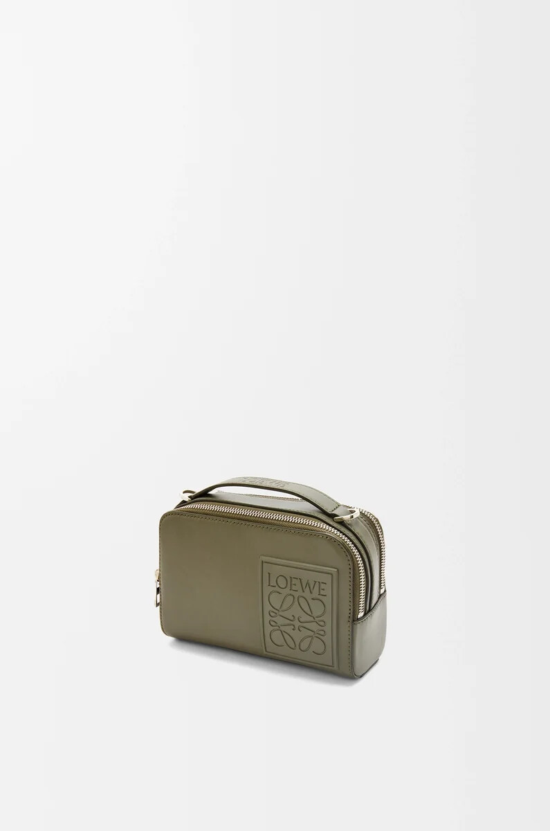 mini borsa a tracolla per fotocamera in pelle di vitello satinata verde kaki