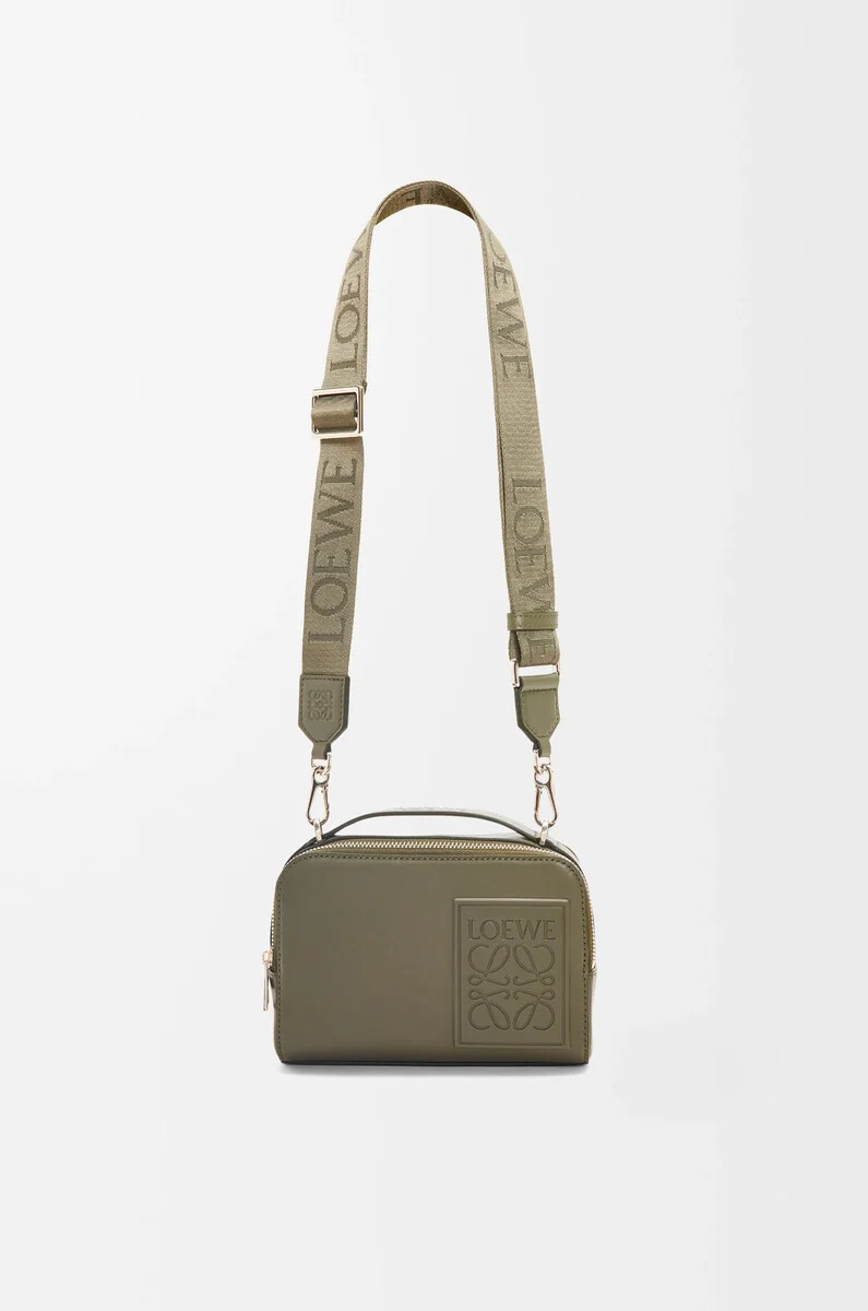 mini borsa a tracolla per fotocamera in pelle di vitello satinata verde kaki