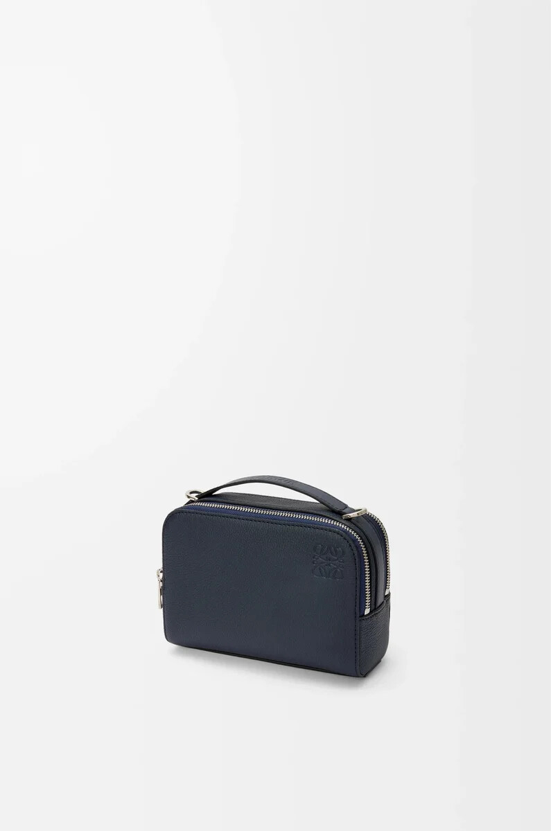 mini borsa a tracolla per fotocamera in morbida pelle di vitello grana blu navy