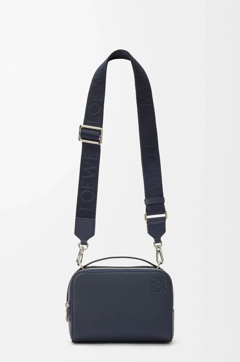 mini borsa a tracolla per fotocamera in morbida pelle di vitello grana blu navy